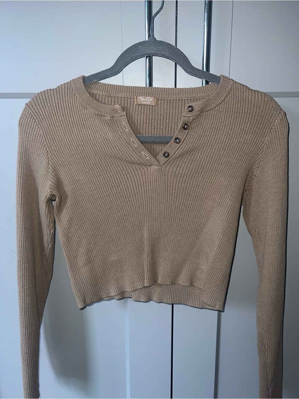 Brandy Melville Ribbed Button-Detail Crop Top - Tan